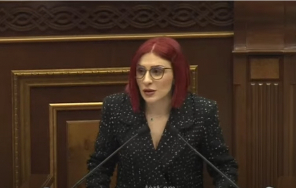 «Հայր մեր»-ն ասելո՞վ էիք Արցախը հանձնում, Ղազանչեցոցի խաչը թուրքերի ոտքերի տակ դնում․ Ագնեսա Խամոյան